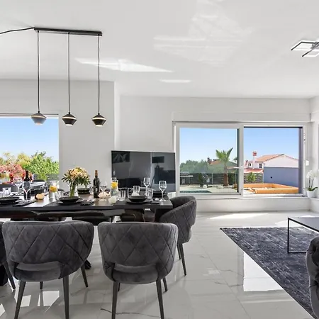 Vikendica Bel - Modern With Pool *