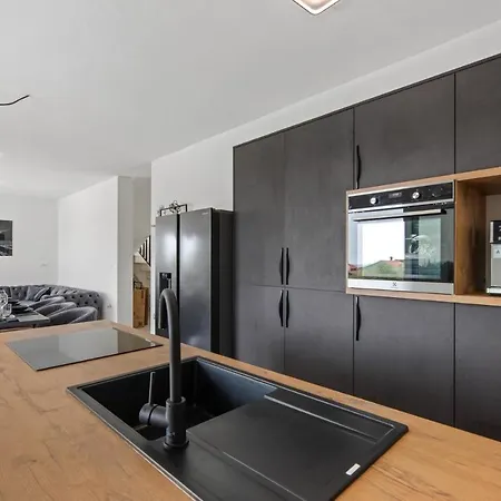Bel - Modern With Pool *