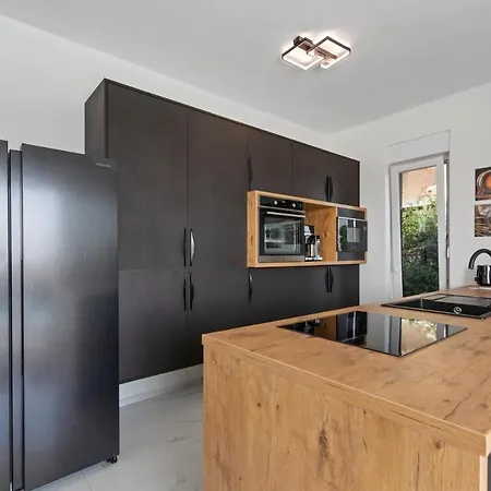 Bel - Modern With Pool Vikendica *