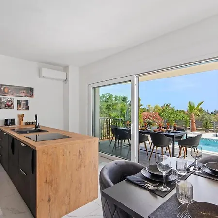 Bel - Modern With Pool