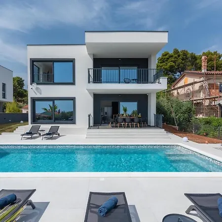 Vikendica Bel - Modern With Pool Medulin