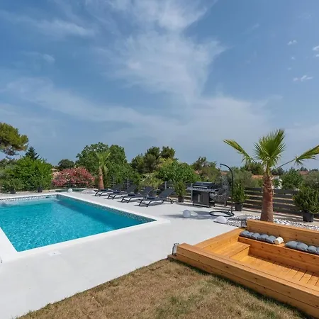 Bel - Modern With Pool Vikendica Medulin