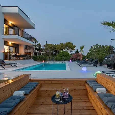 Bel - Modern With Pool *