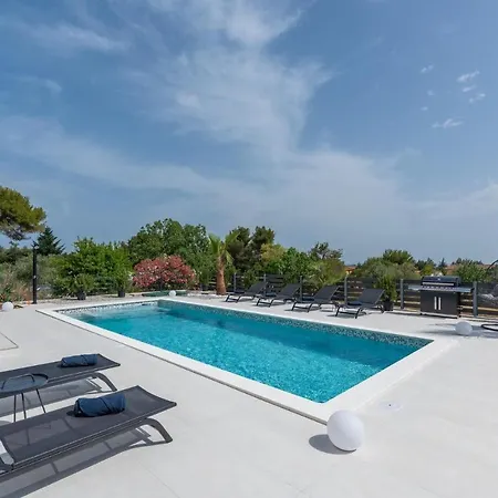Bel - Modern With Pool *