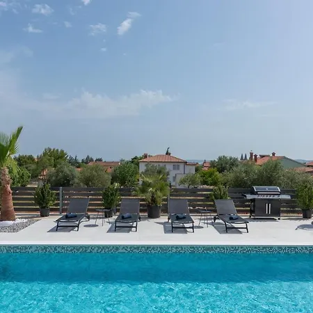 Vikendica Bel - Modern With Pool *