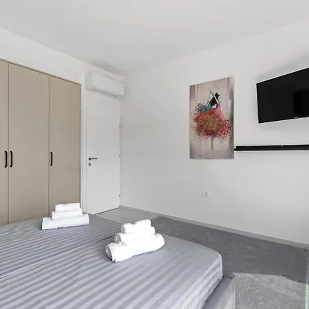 Bel - Modern With Pool Vikendica Medulin