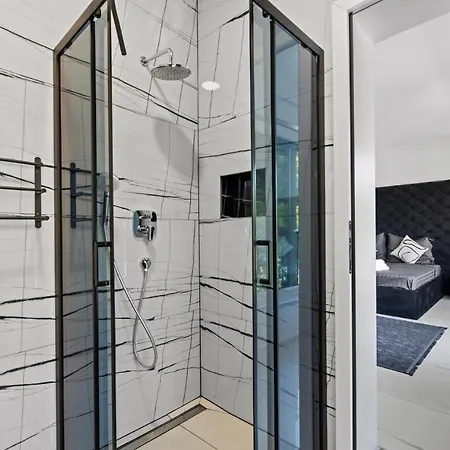 Bel - Modern With Pool Vikendica